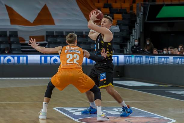 速而激烈 速而激烈