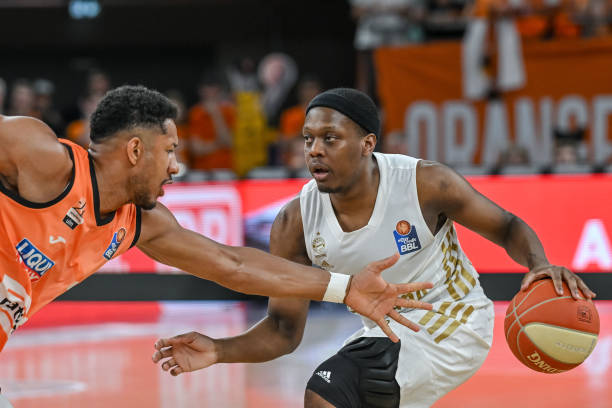 场搭档备受 场搭档备受