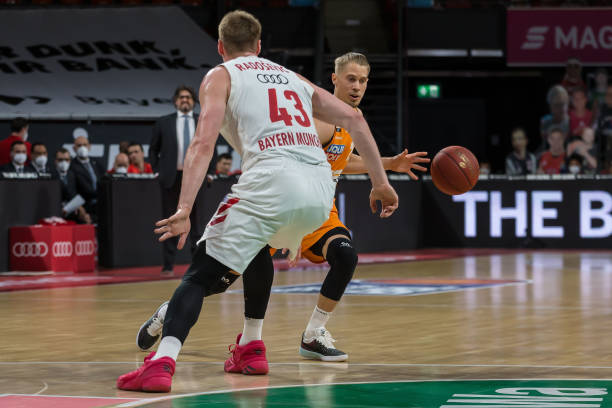 的直塞球 的直塞球